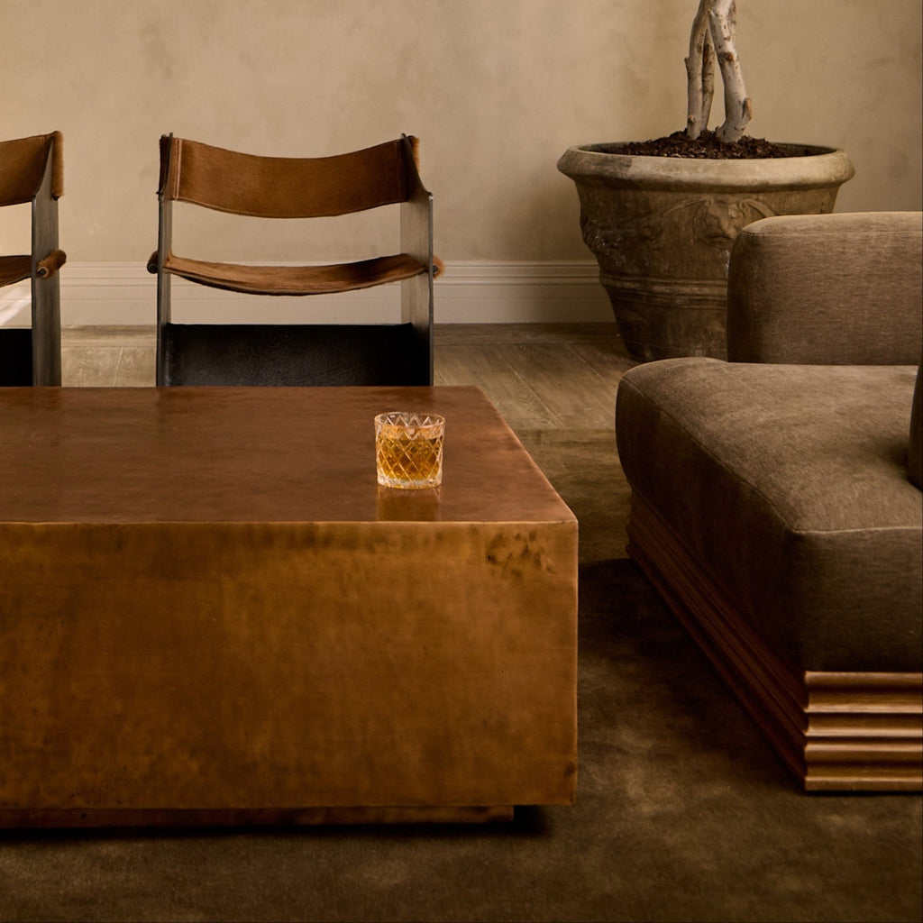 Table basse antique en cuivre