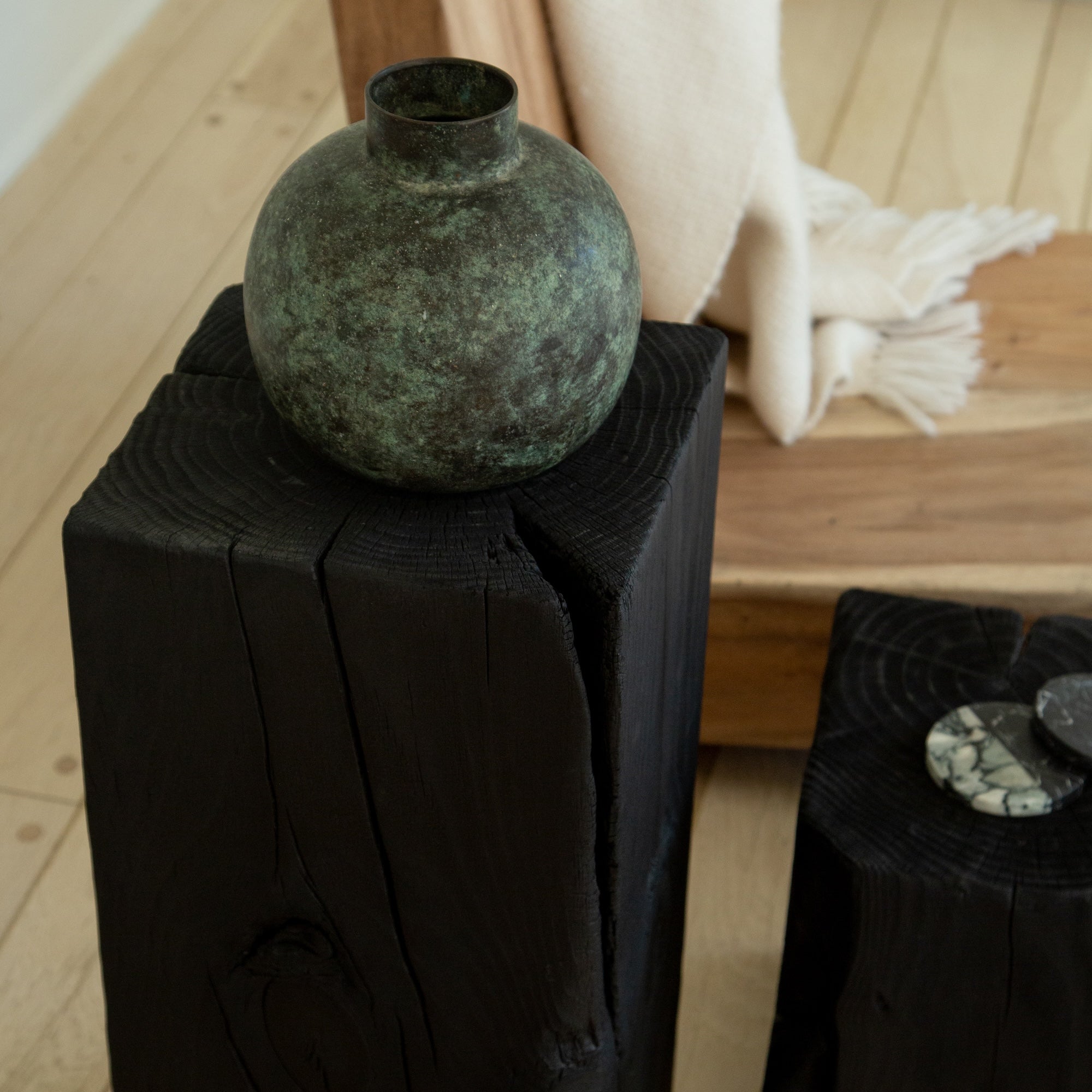 Socle de sculpture en charbon de bois - Moyen